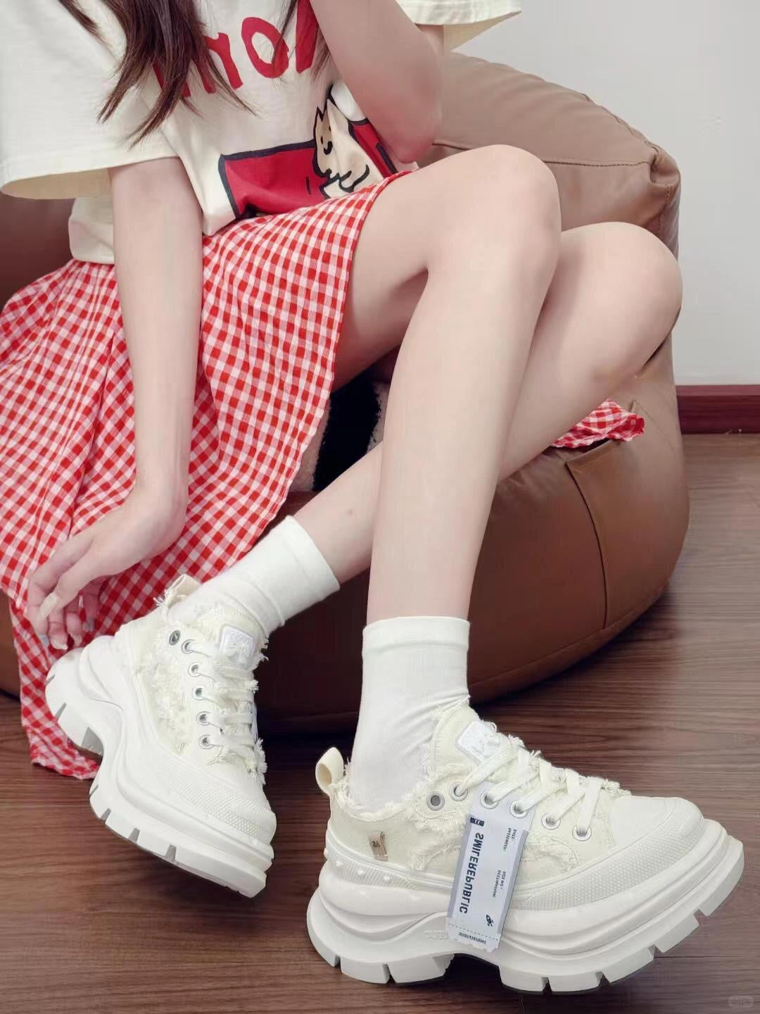 2.0 Smile Queen White Thick Sole Low Top Sneaker