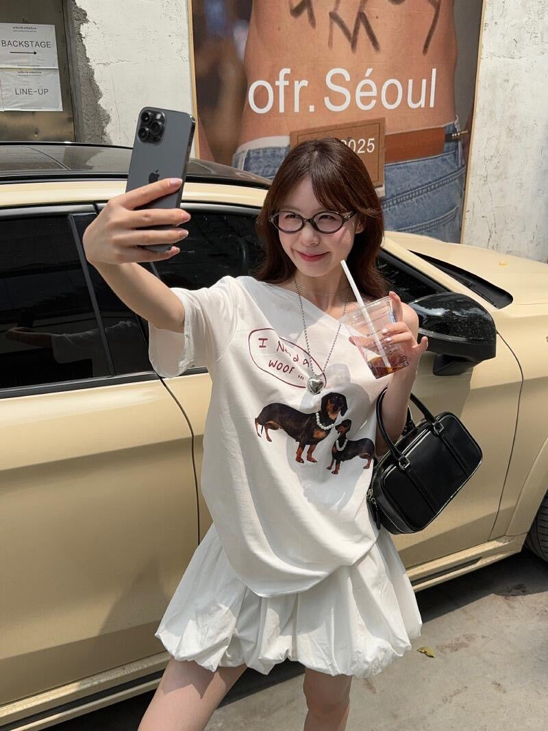 Off-the-shoulder Doggy T-shirt