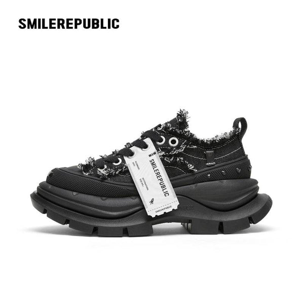 2.0 Classic Black Low Top Sneaker