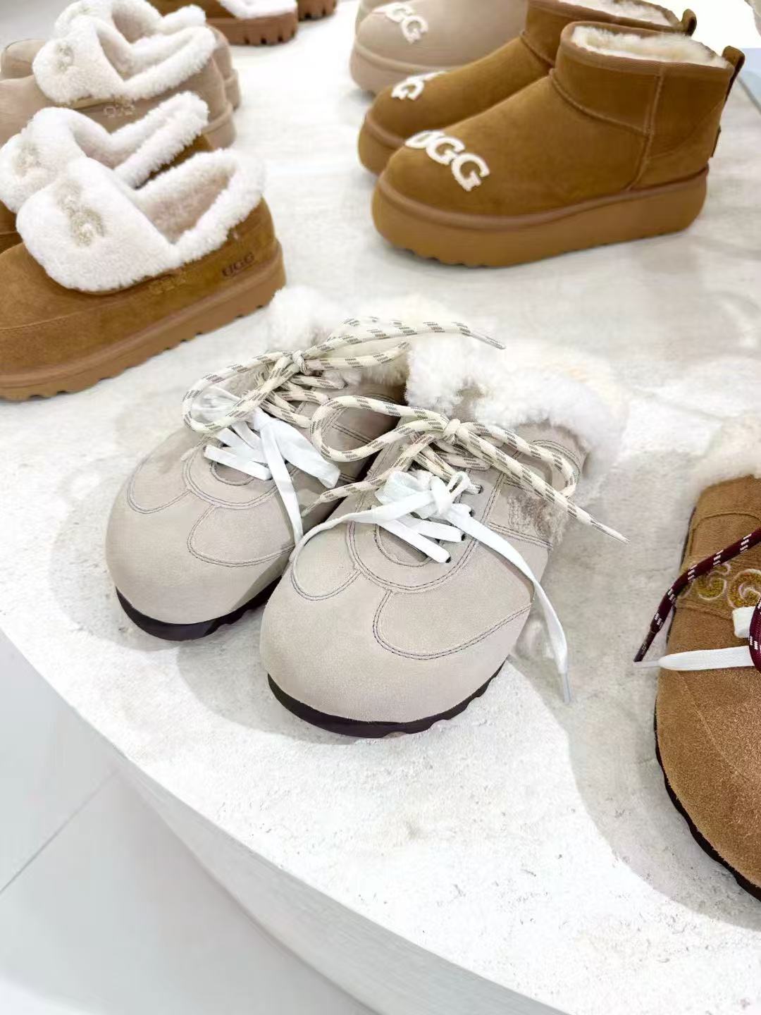 UGG OZWEAR Fuzzy Birken Slippers